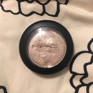 Mac blond streak pressed pigment