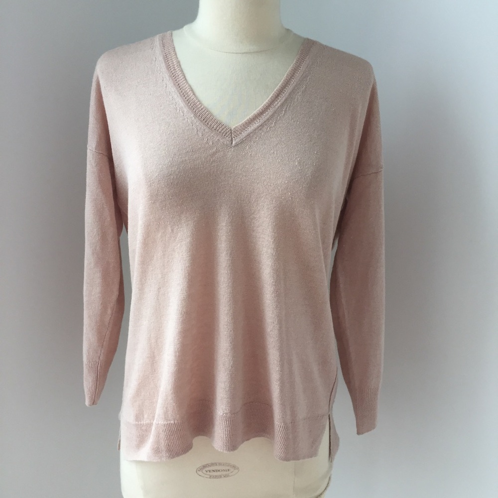Linen V-neck sweater in yarn dye