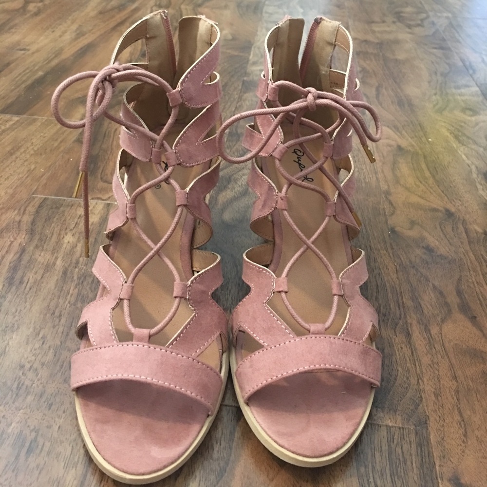 ****SOLD***Like new mauve pink gladiator sandals
