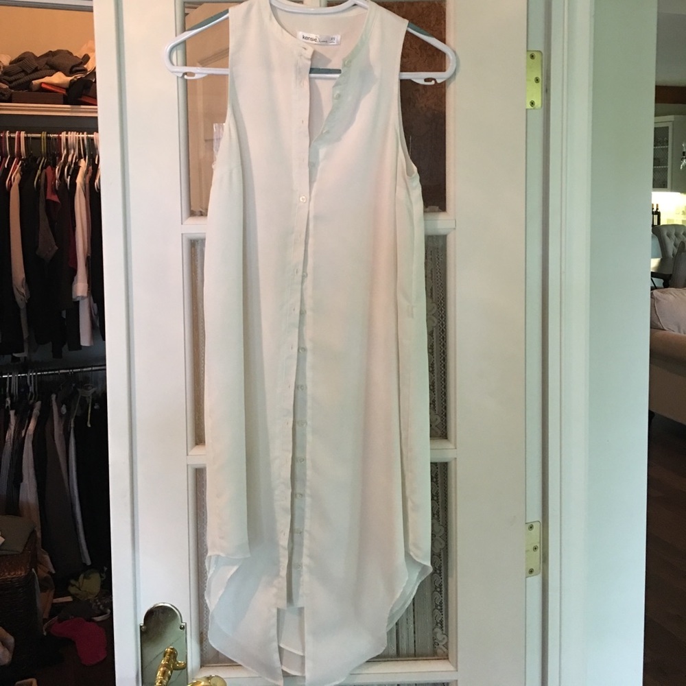 White sleeveless shirt dress