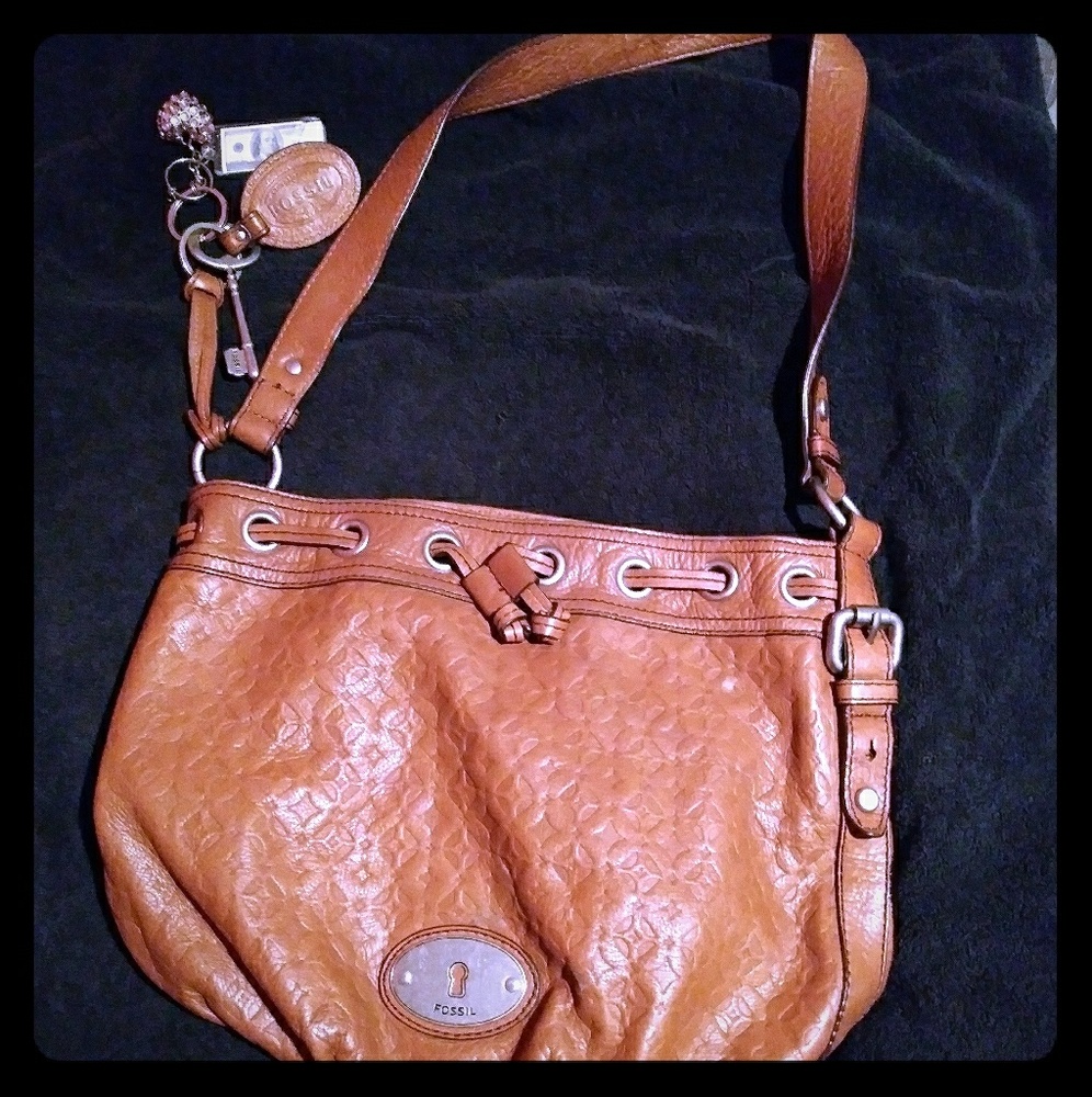Brown leather handbag . slightly used from fossil