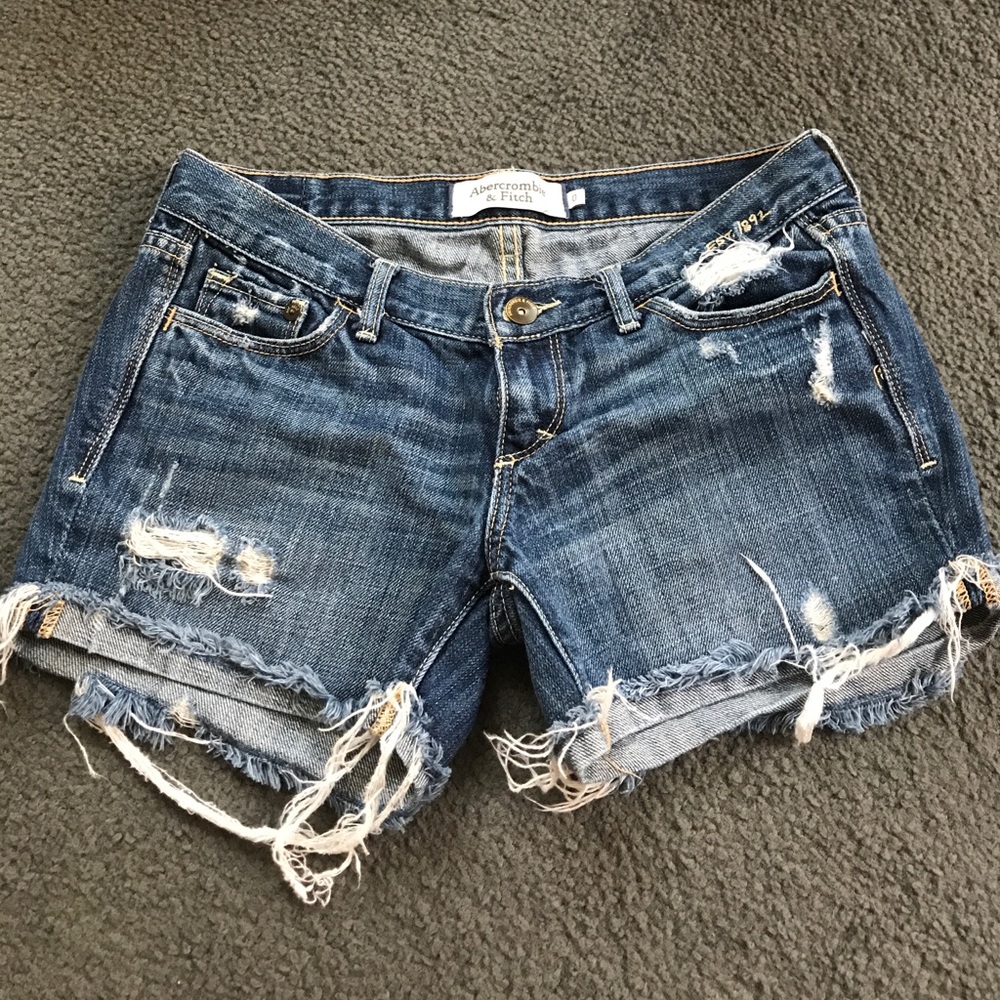 Abercrombie & Fitch Destroyed Shorts