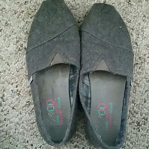 Bob's flats. Similar to "toms".