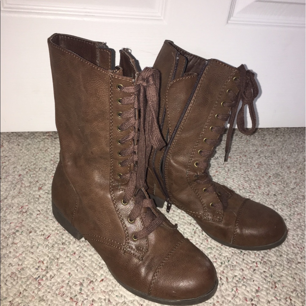 Combat boots