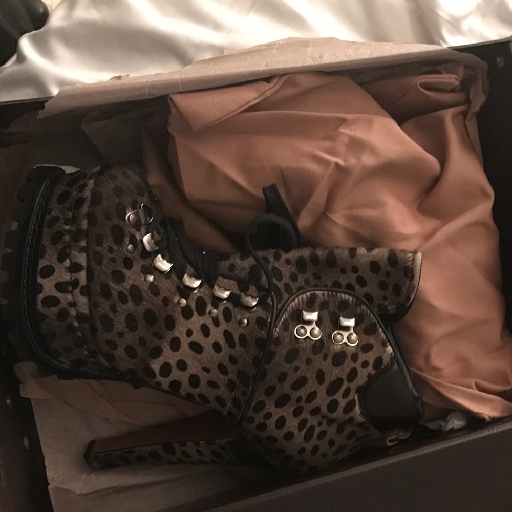 AlAia boots worn once size 38!