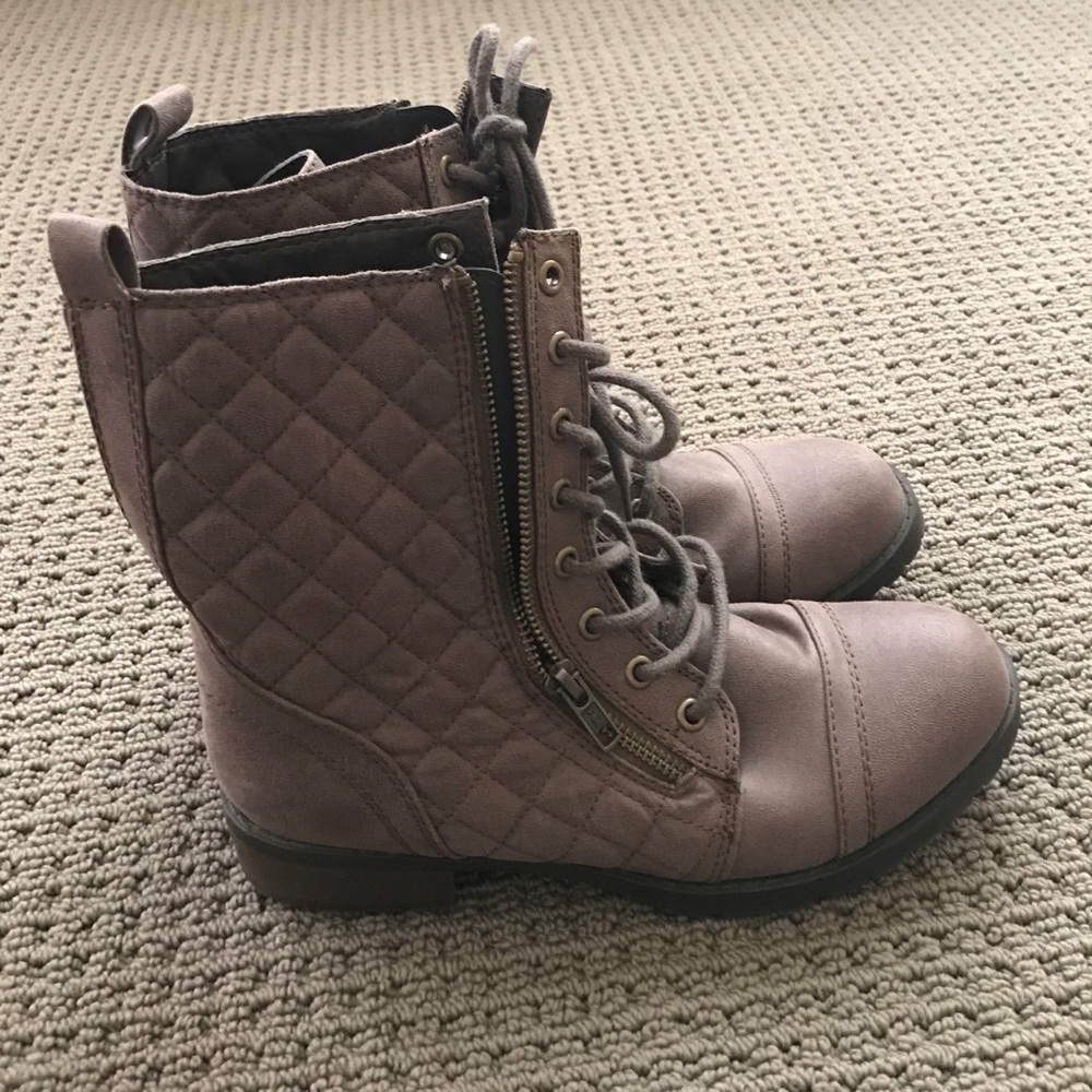 Grey Quilted Combat Boots❤️
