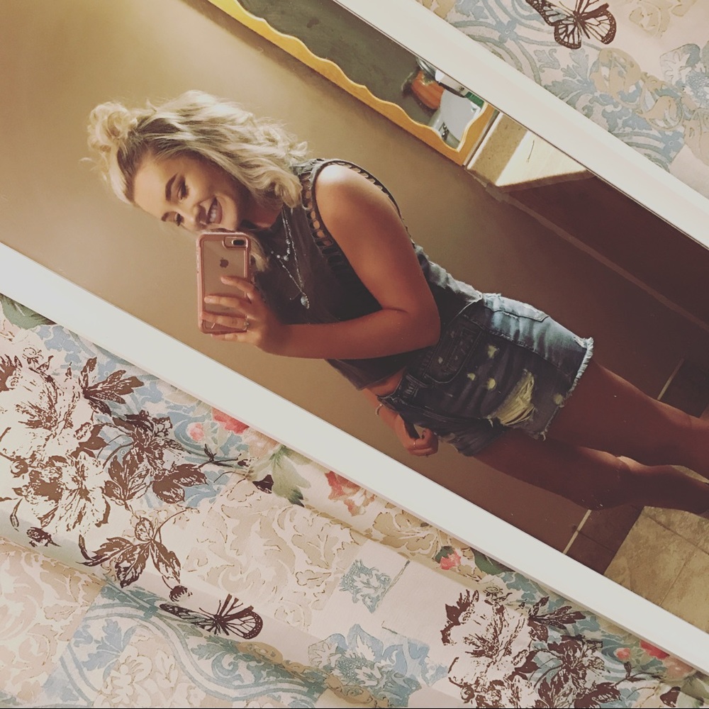 Meet your Posher, Kayla