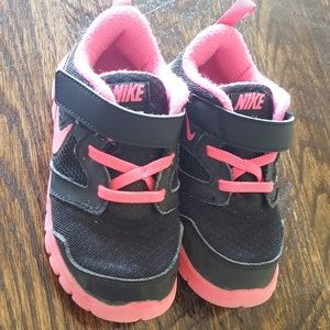Girls Nike Tennis Shoes Size 9C