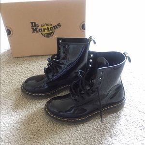 Black Patent Leather / Lamper Lace Up Boots