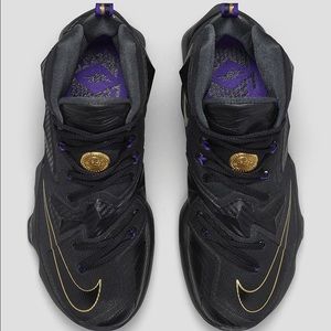 Lebron XIII Pot of Gold size 9 by Nike