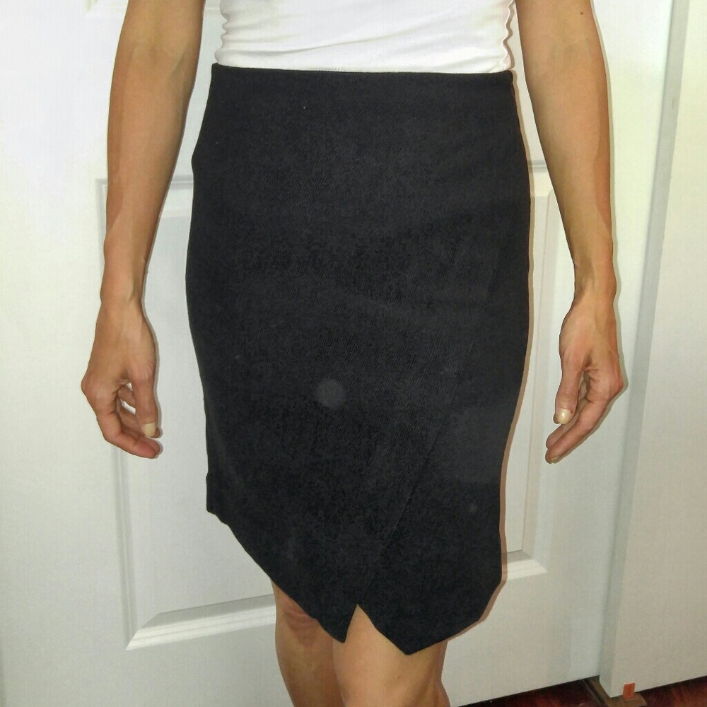 LOFT Pencil V-Bottom Skirt in Black
