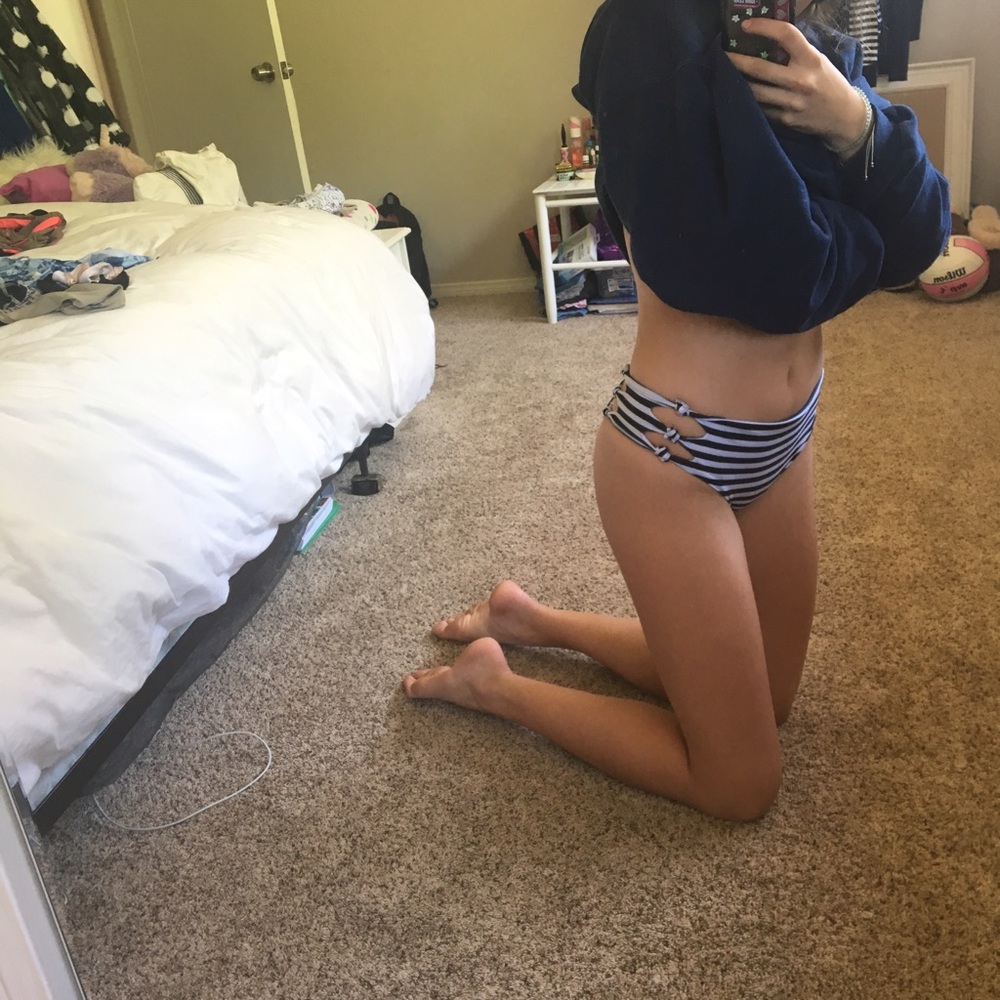 HIGH WAISTED STRIPPED BOTTOMS!
