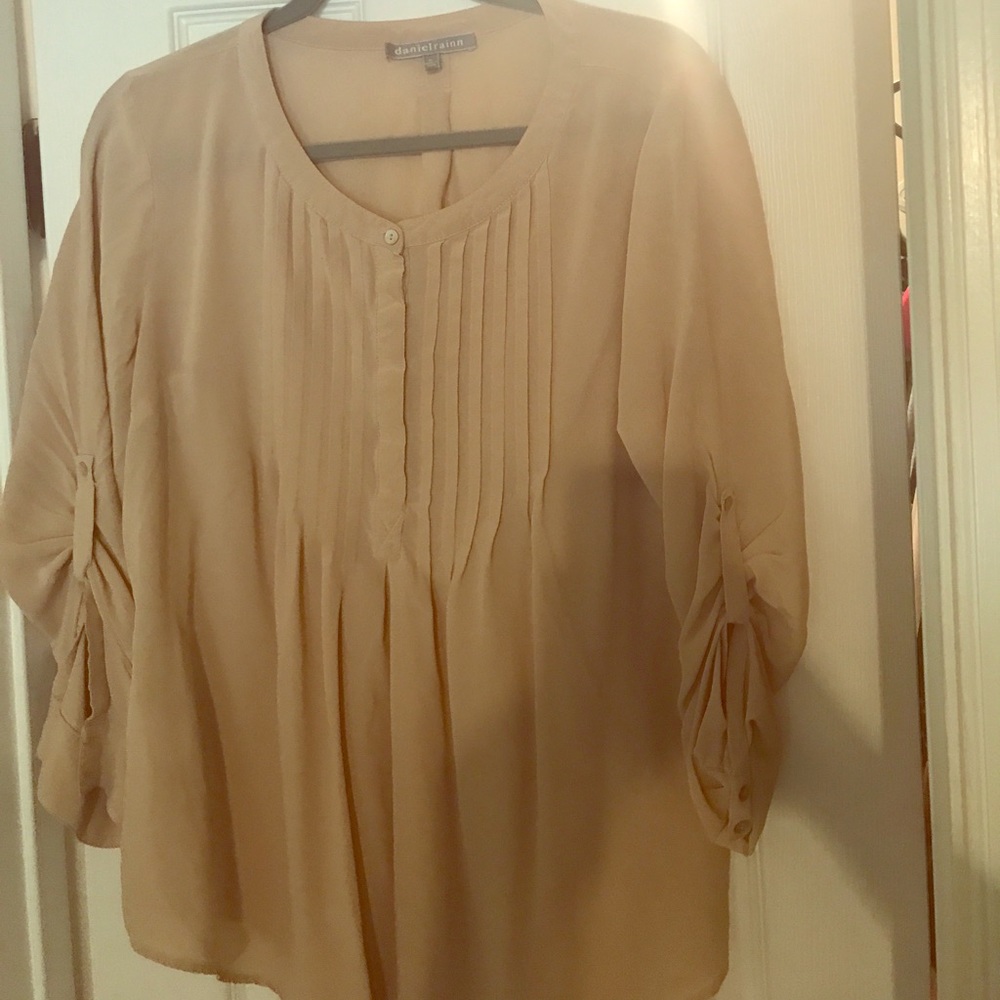 Nude blouse 💕is super flattering on large chest