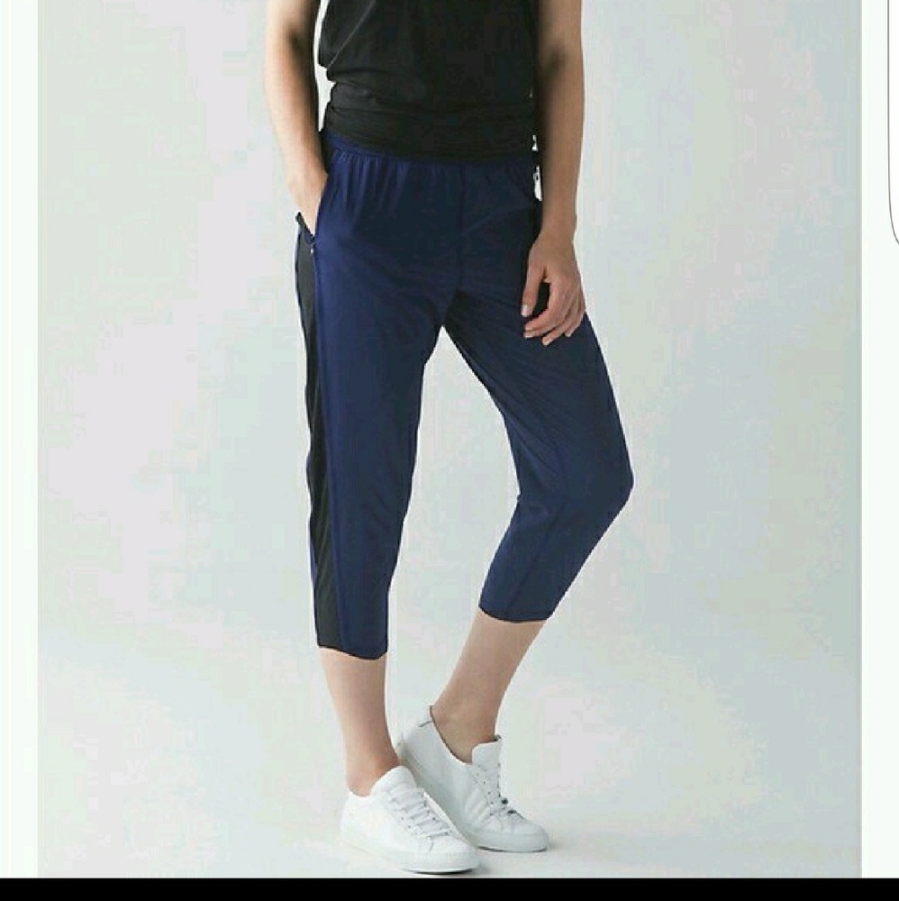 Lululemon for love crop NWOT