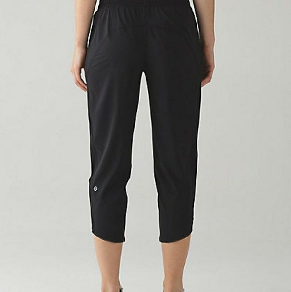 Lululemon for love crop NWOT - Picture 2 of 5