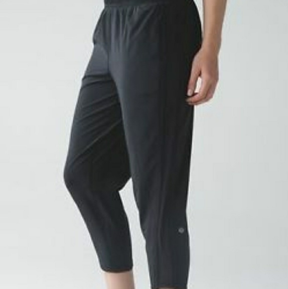 Lululemon for love crop NWOT - Picture 4 of 5