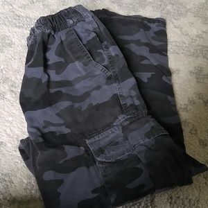 Boys camo pants size 10