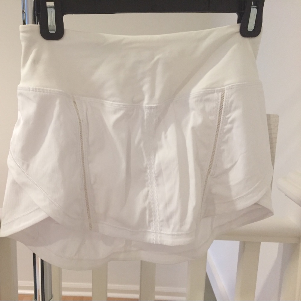 Lululemon NWT Full Stride Skirt - size 2
