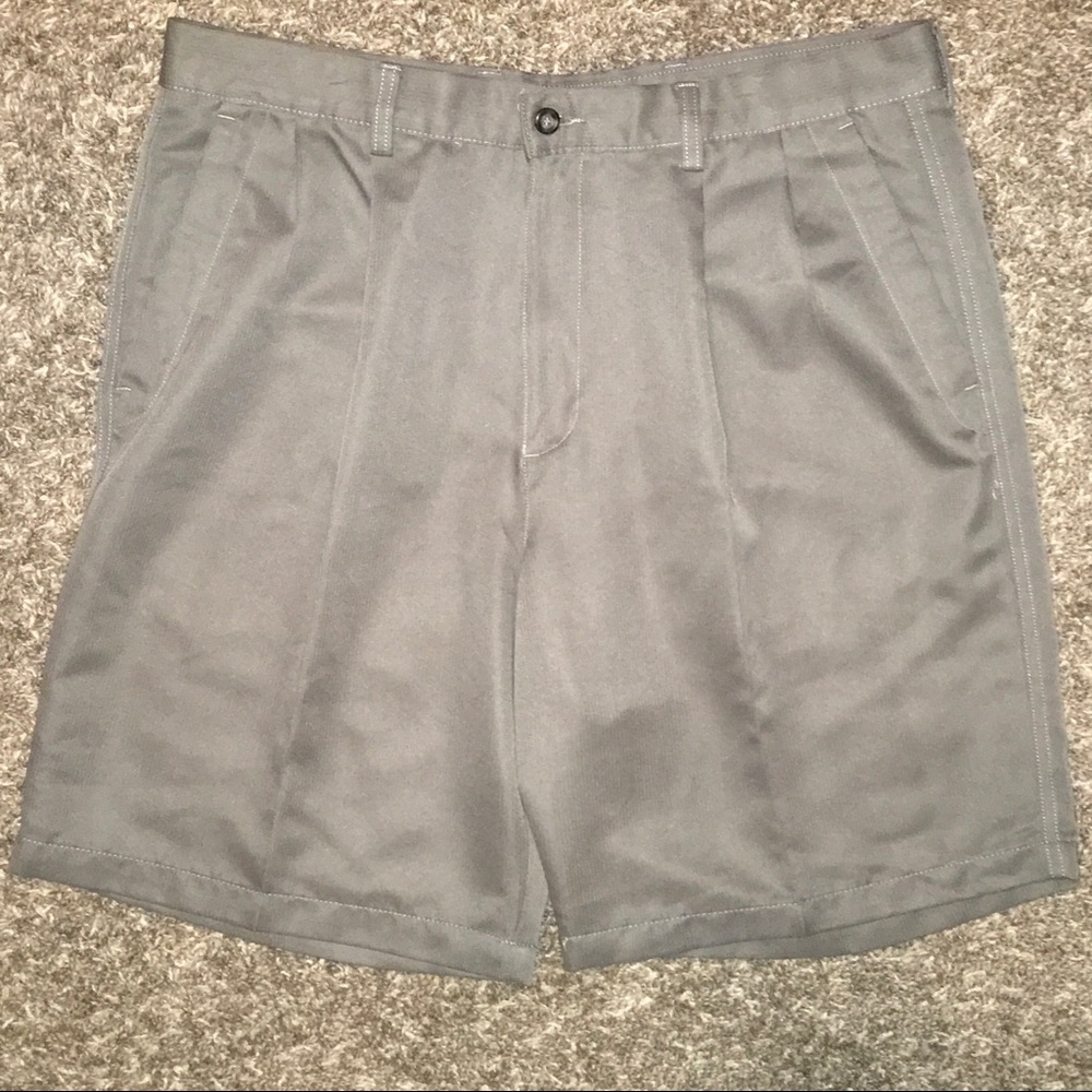 Men's size 36 Dockers Golf shorts