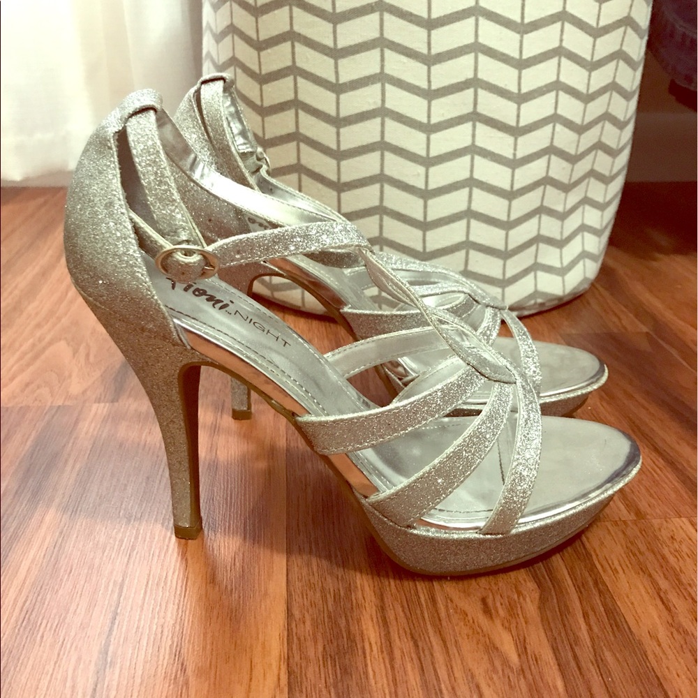 Silver glitter Fioni High heels!!