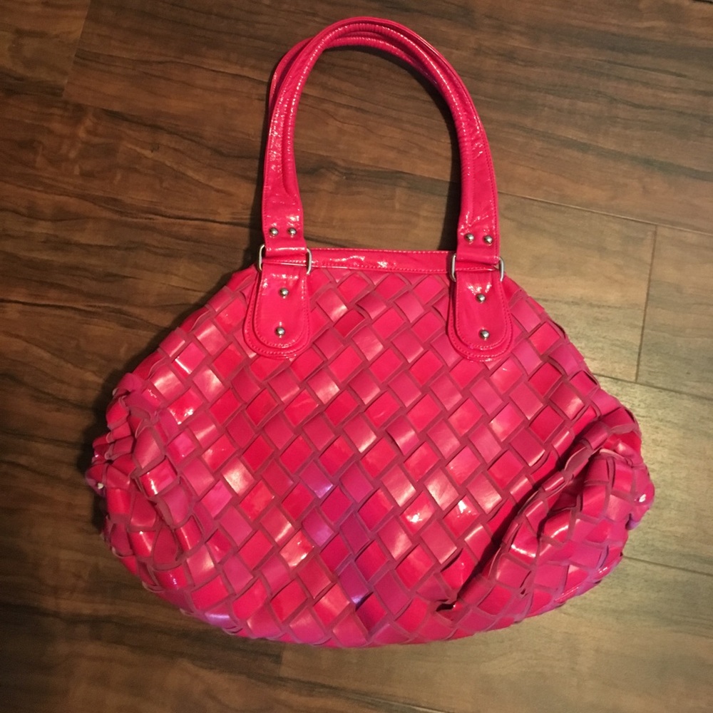 Basket weave shoulder bag
