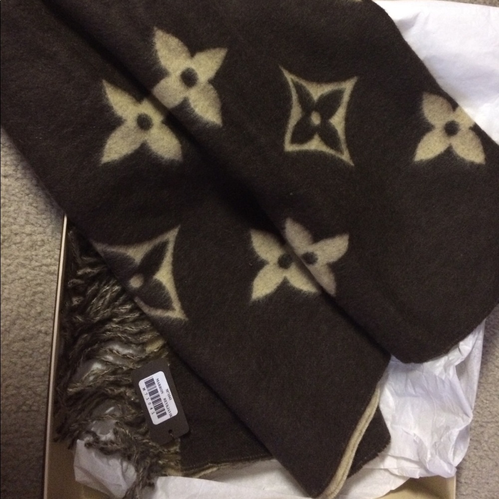 Louis Vuitton scarf