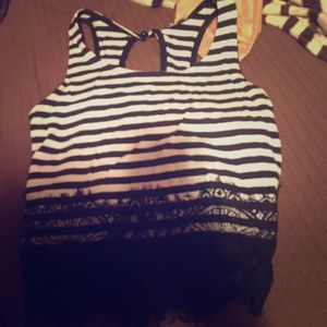 Black/white crop top