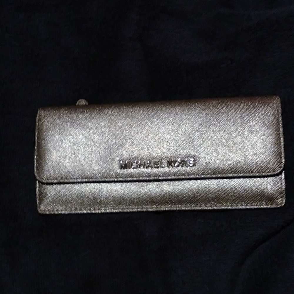 Michael kors gold wallet