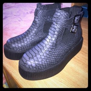 Brand new, T.U.K Chelsea boots, US: Women's 6