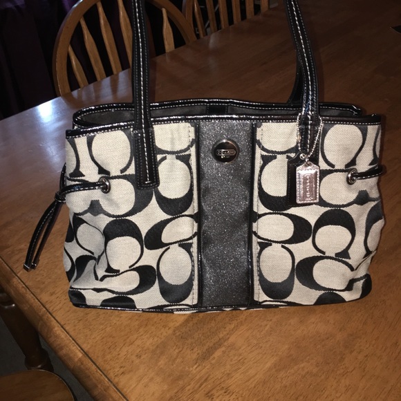 Coach handbag in very good condition - Picture 1 of 4