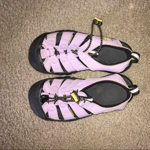 Kids barely worn Keens