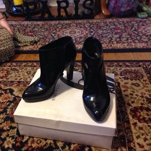 Nine West black bootie pumps