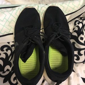 black nike rosie run