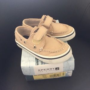 Boys shoes