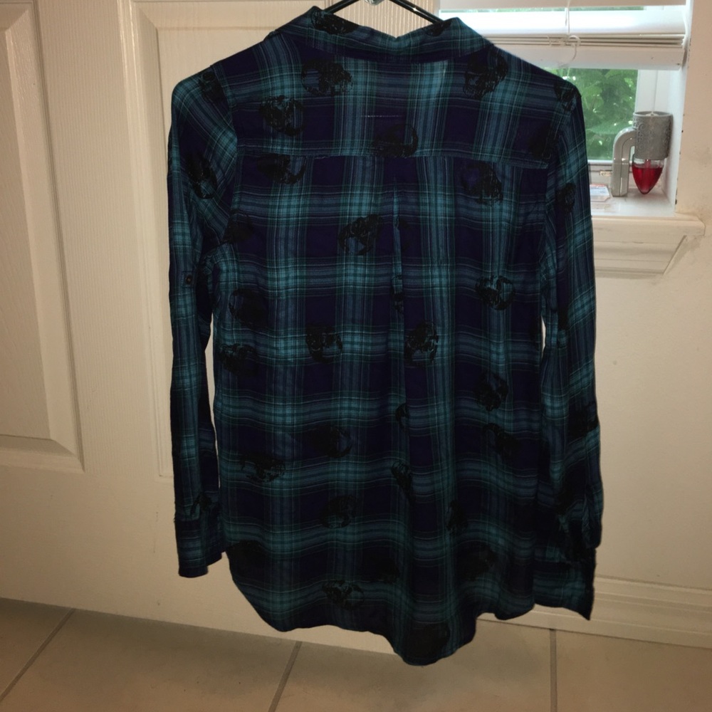 Beautiful blue button up shirt - Picture 2 of 4