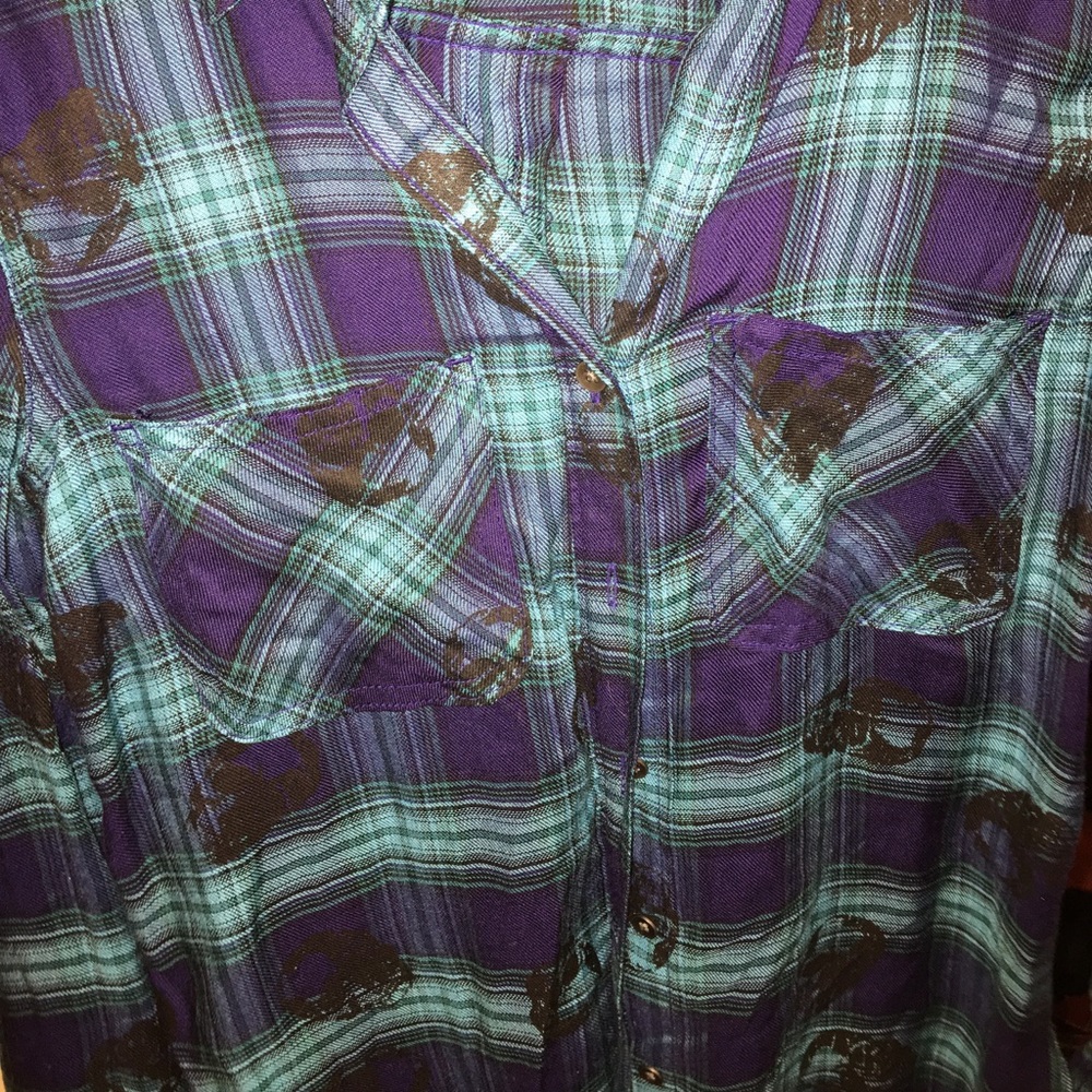 Beautiful blue button up shirt - Picture 3 of 4