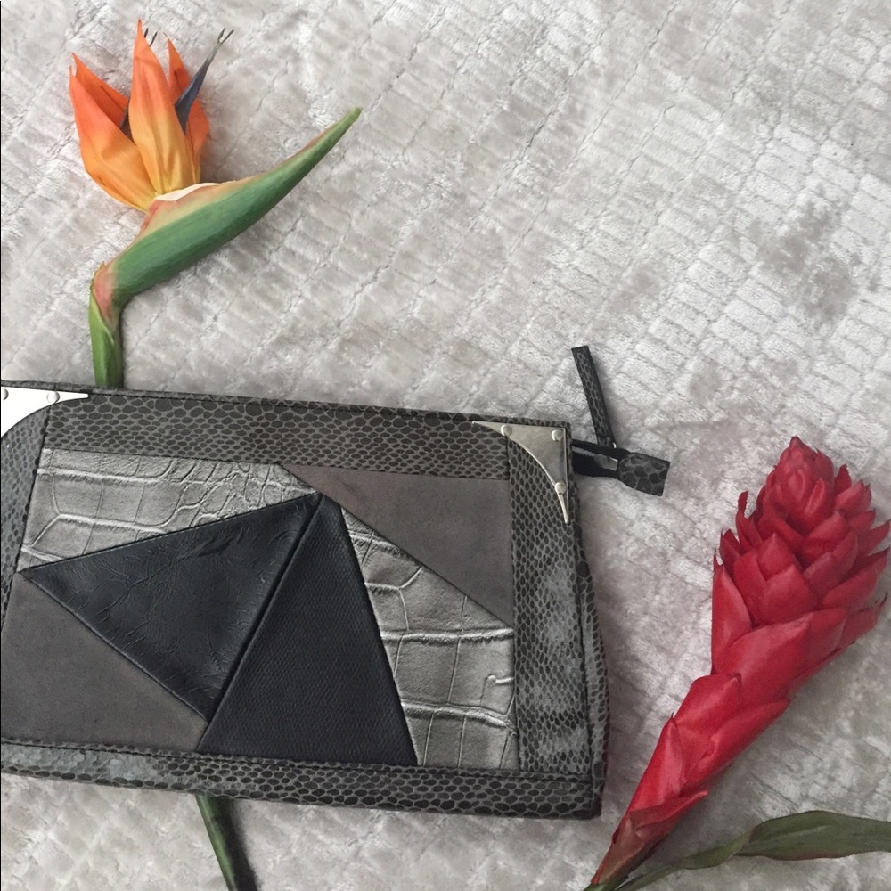 DONATED🚛 Silver and black patch clutch