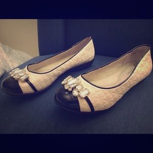 🎉SOLD: Shoes: Elegant, classic B&W flats!