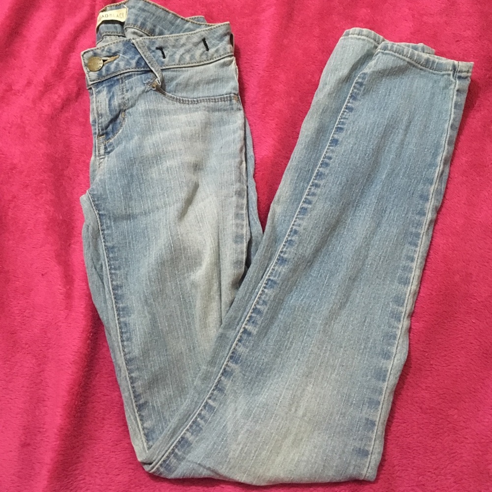 Bullhead Light Wash Cropped Jeggings