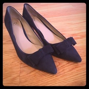 Navy blue heels. Pretty much like-new.