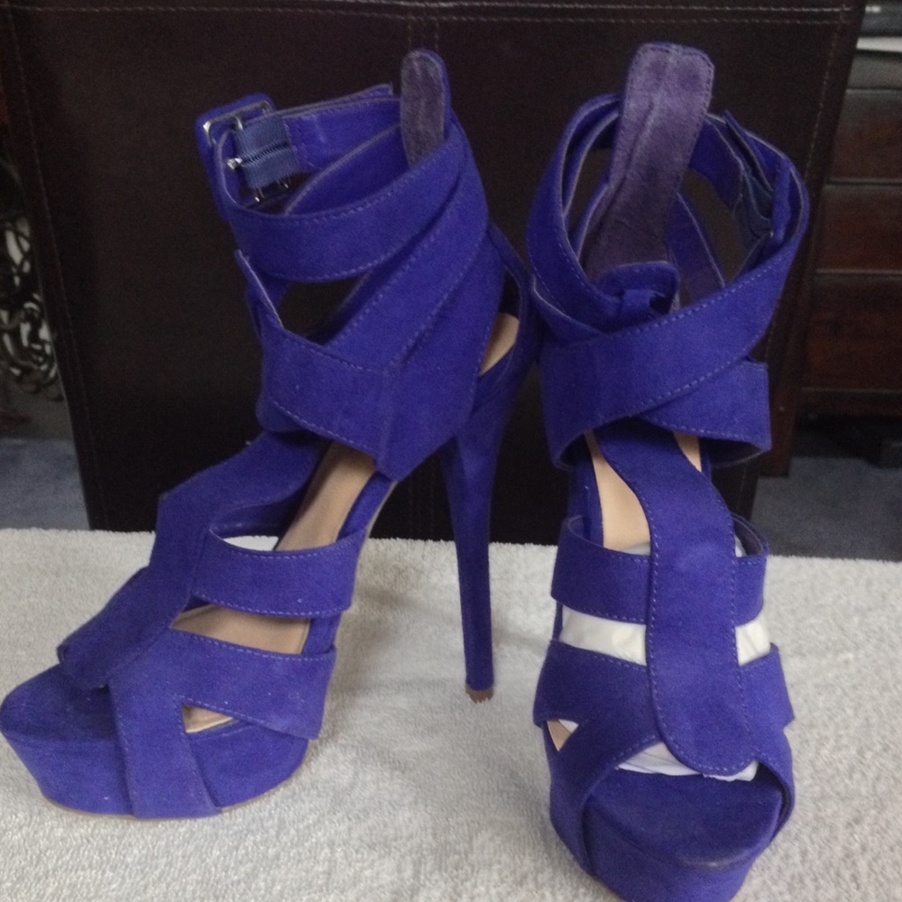 JustFab Pallina High Heels - Picture 4 of 8