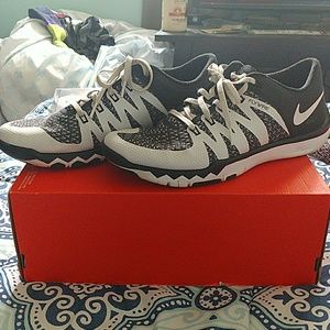 Men's Nike tennis shoes