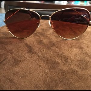 Women's Oakley aviators
