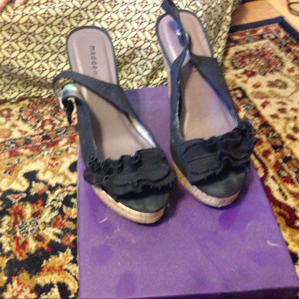 Like new wedge open toed shoes