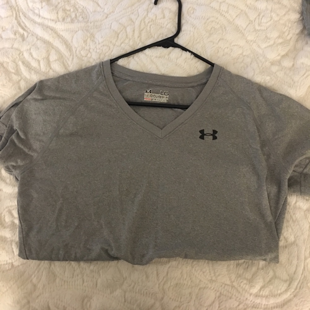 Under armor women's large semi fitted t shirt