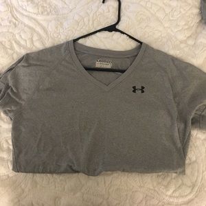 Under armor women's large semi fitted t shirt