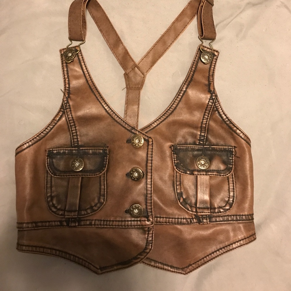 Goes around any shirt..