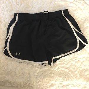 Under armor women's medium running shorts