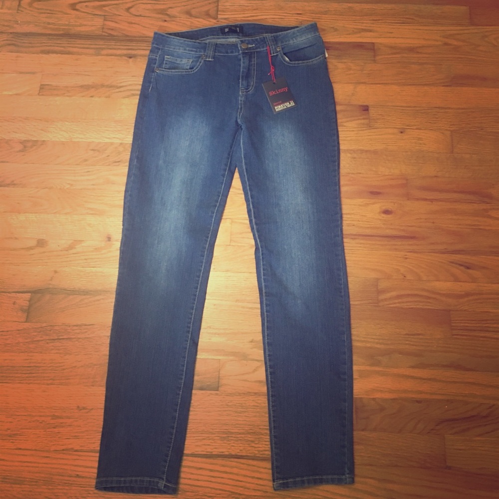 New with tags Forever 21 Jeans Size 30.
