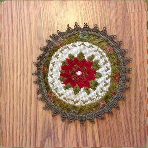 VINTAGE BELGIUM DOILY🍷